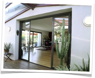 Plus d’infos sur les menuiseries aluminium TECHNAL